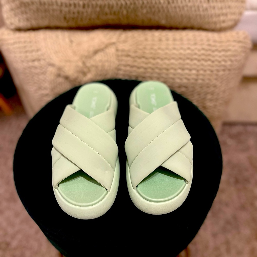 Platform Toms Slides